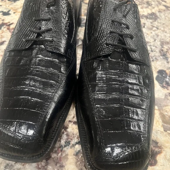 men’s shoes- rarely used- in great condition- leather- snake skin- size 9.5-10 Men main image 2